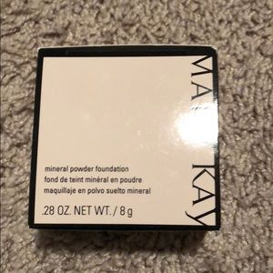 Mary Kay mineral powder foundation beige .5